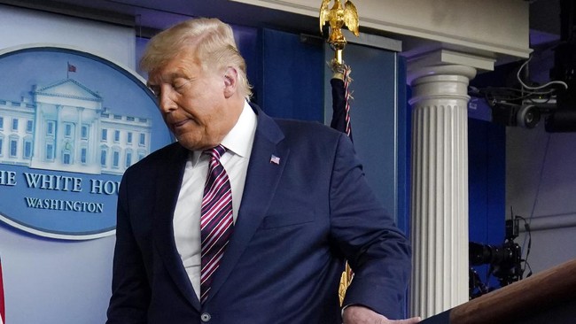 Presiden AS Donald Trump tetap berkerasp untuk tidak menyerah atas klaim penipuan surat suara dalam Pemilu yang dimenangkan oleh Joe Biden.