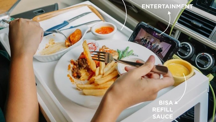 Fasilitas Makan di Mobil Bisa Kamu Nikmati di 6 Lokasi Tempat Makan Ini Lho! Fasilitas Makan di Mobil Bisa Kamu Nikmati di 6 Lokasi Tempat Makan Ini Lho!