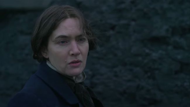 Aktris Kate Winslet mengaku menyesal tidak melakukan adegan seks sesama jenis sejak dahulu setelah melakukannya dalam film Ammonite.