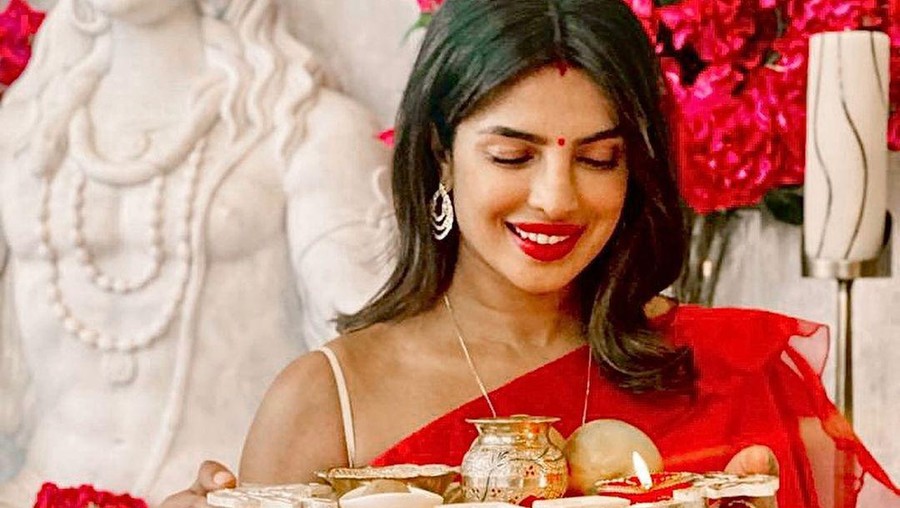 Kemesraan Priyanka Chopra dan Nick Jonas