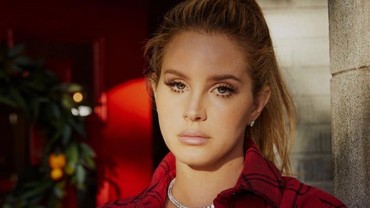 img-title Lana Del Rey Marah Dituduh Pilih Donald Trump Saat Pemilu