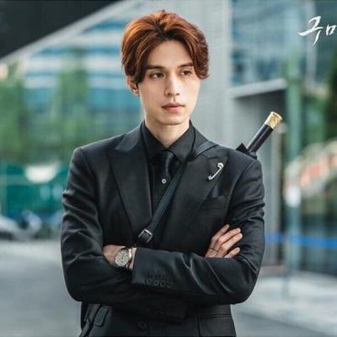 Genap Berusia 39 Tahun, Ini Kado Terindah yang Didapat Lee Dong Wook