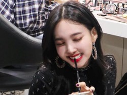 Bintang K-Pop Si Pemilik Gigi Sempurna, Siapa Ya?
