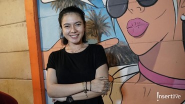 img-title Kekasih Chef Juna Pamer Pakai Kebaya, Siap Dilamar?