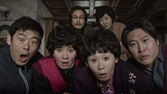 Dengan kesahajaan kisahnya, Reply 1988 mendobrak pakem-pakem nyentrik drama Korea, membuat penonton menyadari kesederhanaan juga bisa menjadi kekuatan.
