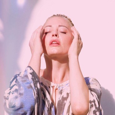 Tangan Rose McGowan Patah Usai Baca Hasil Pemungutan Suara Pilpres AS