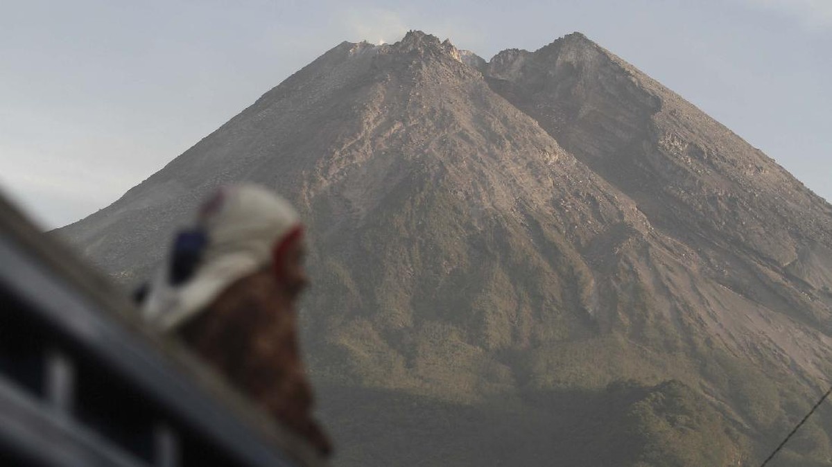 FOTO: Aktivitas Vulkanik Naik, Merapi Berstatus Siaga