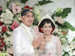Lihat Gaya Tata Janeeta Dinikahi Brotoseno Pakai Adat Jawa, Cantik dengan Paes