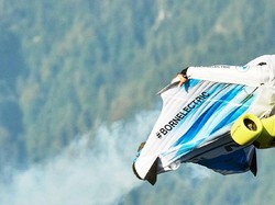 Bukan Mobil Terbang, BMW Bikin Baju Terbang Elektrik