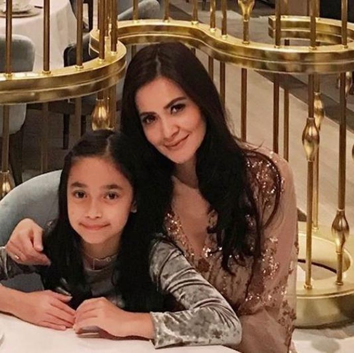 4. Cut Tari beberapa kali mengungkapkan rasa bangga dan cinta kepada sang putri. Dia mengatakan bahwa Sydney adalah hatinya, jiwanya, hartanya, dan segalanya bagi wanita 43 tahun tersebut. (Instagram Cut Tari)