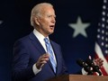 Biden 3 Kali Tersandung saat Hendak Naik Air Force One