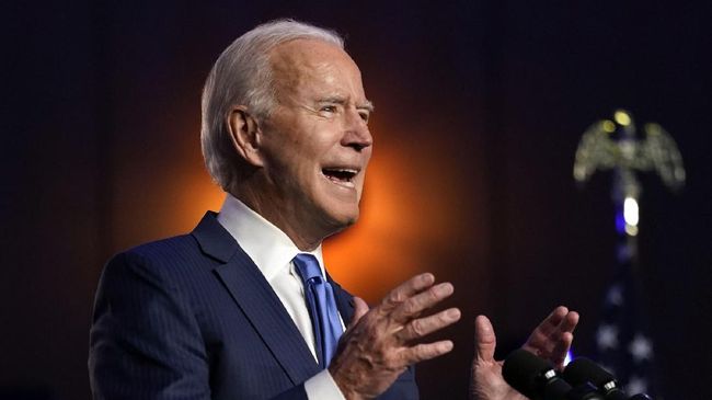 Joe Biden Tak Takut Dilantik Meski Ada Ancaman Rusuh Presiden terpilih AS, Joe Biden, menyatakan tidak takut dilantik di luar ruangan meski ada ancaman kerusuhan.