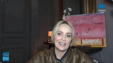 img-title Kisah Sharon Stone, Aktris Top Hollywood yang Sempat Ditentang Orang Tua