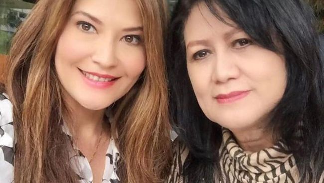 7 Potret Tamara Bleszynski  dengan Ibunda Sama sama Cantik 