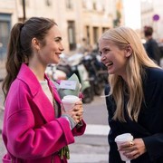 Wajib Punya! Fashion Item Ini yang Dipakai dalam Serial Netflix Emily In Paris!