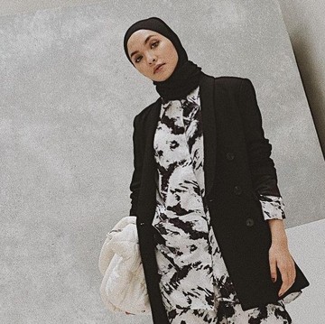 img-title 5 Tips Mix & Match One Set Tie Dye Buat Hijabers, Cocok untuk Hang Out!