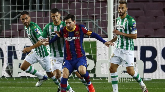 Lionel Messi tampil luar biasa saat Barcelona mengalahkan Real Betis 5-2 meski hanya bermain 45 menit dan dalam kondisi tidak 100 persen fit.