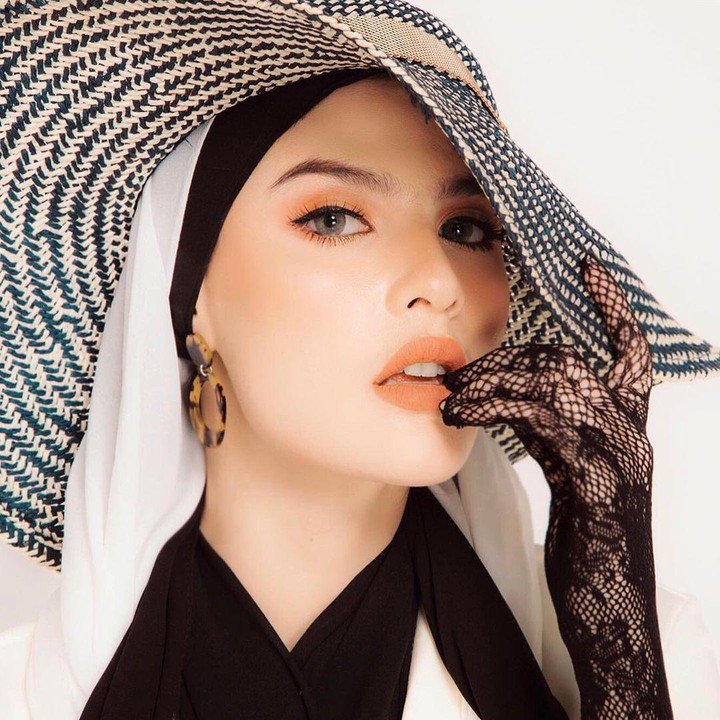 <p>Selain memiliki bakat modeling seperti yang ia pamerkan di Instagram, Brina juga jago nyanyi. Ia merilis single pertama bertema religi pada Mei 2019, berjudul <em>Cinta Cahayamu</em>. (Foto: Instagram @brinashabyna)</p>