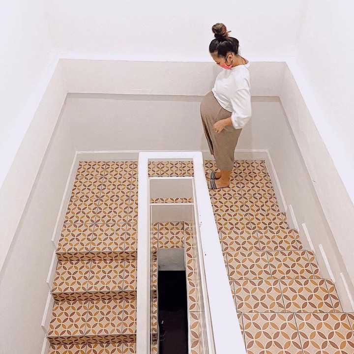 <p>Hamil besar, usia kandungan istri Kim Kurniawan ini sudah memasuki trimester ketiga, Bunda. (Foto: Instagram @elisaanovia)</p>
