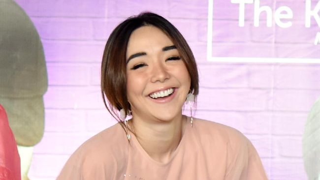Gisella Anastasia belakangan semakin sering menunjukkan kemesraan dengan Rino Soedarjo setelah keduanya go public beberapa waktu lalu.