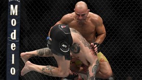 Hasil UFC: Duel Seru, Teixeira Menang Submission Ronde 3