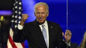 Biden Disuntik Vaksin Corona dan Disiarkan Langsung di TV