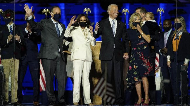 Joe Biden menegaskan terciptanya sejarah anak imigran jadi wapres pertama AS merupakan bukti bahwa AS adalan negara dengan penuh peluang.