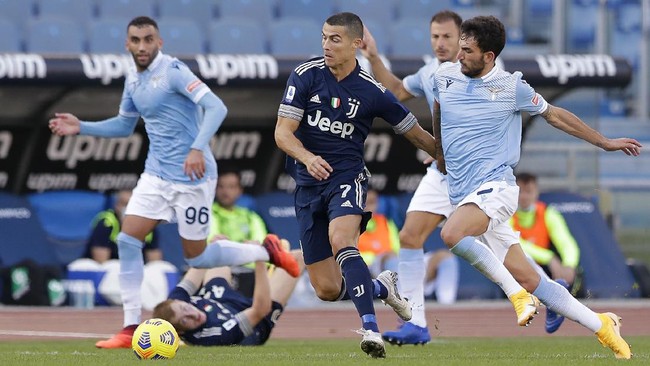 Gol injury time Felipe Caicedo membuat Juventus gagal menang saat bertandang ke markas Lazio pada lanjutan Liga Italia.