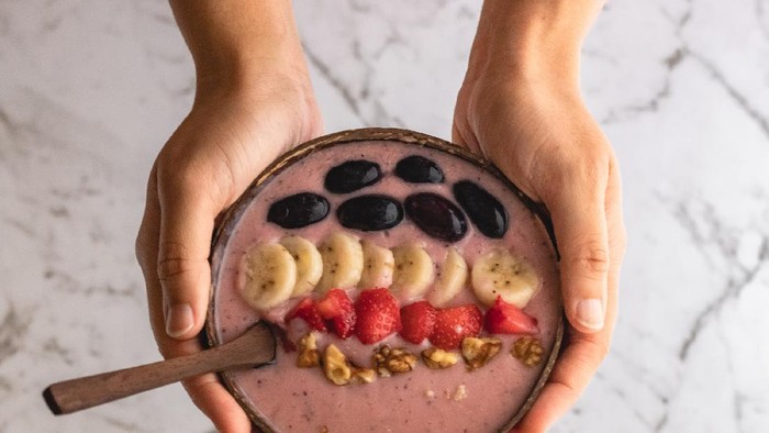 Mulai Harimu dengan 6 Resep Smoothies Bowl Ini, Sehat dan Nikmat!