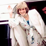 7 Gaya Stylish Putri Diana dengan Choker Mutiara, Ikonis dan Memesona!