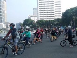 Pesepeda Padati Kawasan Bundaran HI