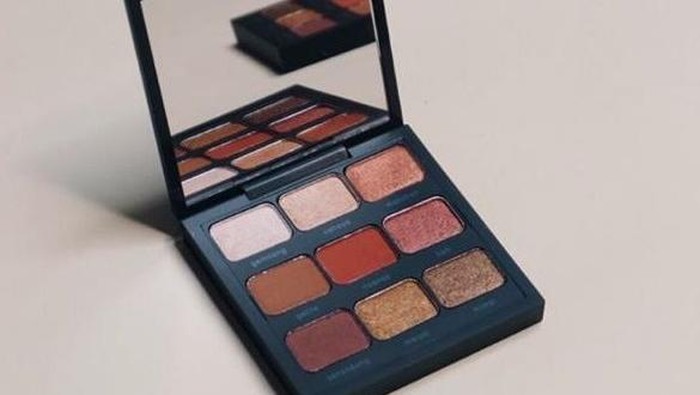 Review Eyeshadow Pallete Buma, Cantik dan Pigmented! Review Eyeshadow Pallete Buma, Cantik dan Pigmented!