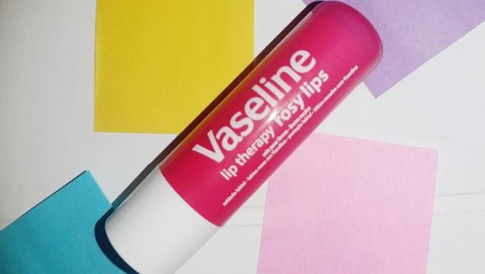 Review Vaseline Lip Theraphy Rosy Lips, Ampuh Atasi Bibir Kering dan Pecah-pecah