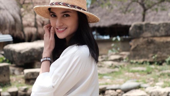 6 Potret Ririn Ekawati Tetap Cantik bak Remaja di Usia 38 Tahun