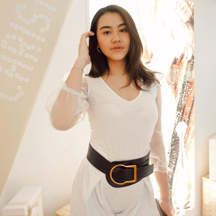 <p>Belum lama ini, melalui vlog Ari Lasso, Aaliyah mengungkap detik-detik kepergian ayah tercinta, Adjie Massaid. Ia mengira ayahnya sedang bercanda saat terkena serangan jantung.</p>