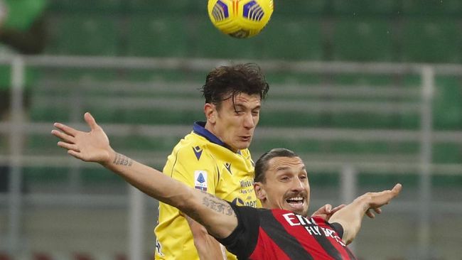 AC Milan berhasil terhindar dari kekalahan setelah Zlatan Ibrhamovic mencetak gol penyama kedudukan di masa injury time lawan Verona.