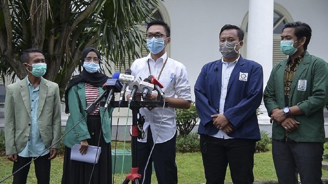 Badan Eksekutif Mahasiswa mempertanyakan langkah Staf Khusus Presiden, Aminuddin Ma'ruf hanya mengajak Dewan Eksekutif Mahasiswa PTKIN membahas UU Cipta Kerja.