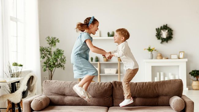 Hubungan Kakak dan Adik Saat Kecil Bantu Mereka Akur hingga Dewasa Lho, Bun->