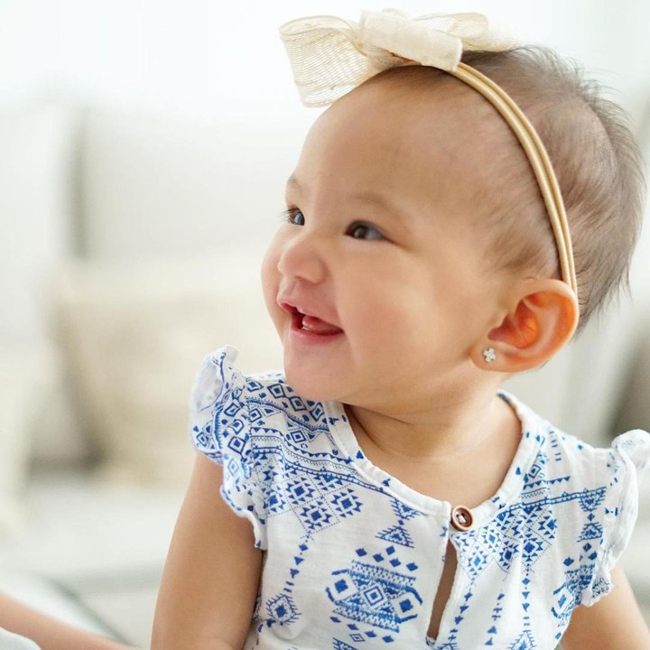 <p>Setelah penantian hampir 9 tahun, Shandy Aulia begitu bahagia saat dikaruniai anak pertama. Ia melahirkan <em>baby</em> Claire pada 12 Februari 2020. Kini, Claire sudah punya akun Instagram sendiri, @missclaireherbowo, dengan jumlah <em>follower</em> mencapai 171 ribu. Bunda sudah follow belum? (Foto: Instagram @shandyaulia)</p>