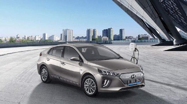 Jumlah Pengadaan Mobil Listrik Pemprov Jabar Masih 'Rahasia' Sejauh ini Hyundai Motors Indonesia belum bisa menyampaikan jumlah pesanan Ioniq Electric yang diinginkan Gubernur Jawa Barat Ridwan Kamil.