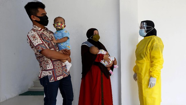 FOTO: Upaya Imunisasi 'Jemput Bola' di Tengah Pandemi