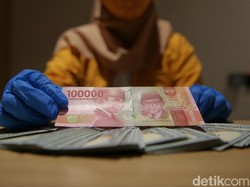 Investor Jual-jualin Rupiah, Ada Apa Ya?