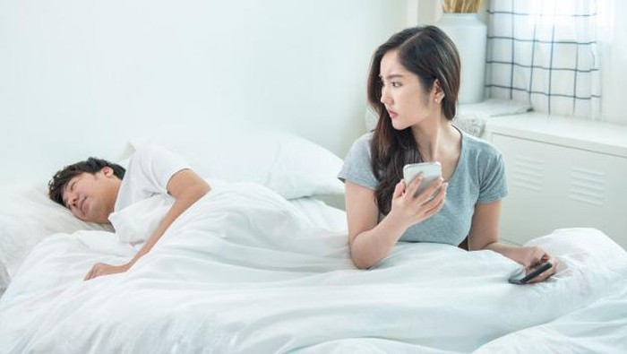 Curiga Pacar Kamu Selingkuh? Coba Intip Ciri-cirinya di Sini