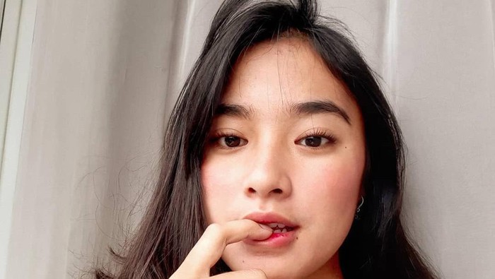 Desita Aurellya, Pengasuh Anak Baim Wong yang Cantik Mirip Tatjana Saphira