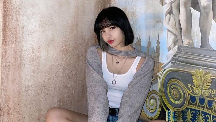 Alasan Lisa BLACKPINK Selalu Tampil dengan Poni Andalan