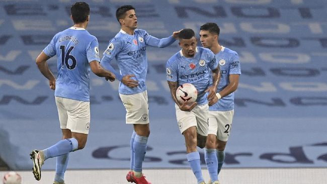 Menunggu Reaksi Man City Usai Liverpool Pincang Manchester City masih menjadi salah satu kandidat juara Liga Inggris. Kini waktunya Man City bereaksi usai Liverpool pincang karena cedera.