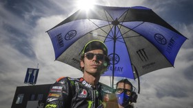 Gagal Finis di MotoGP Eropa, Rossi Tertawa