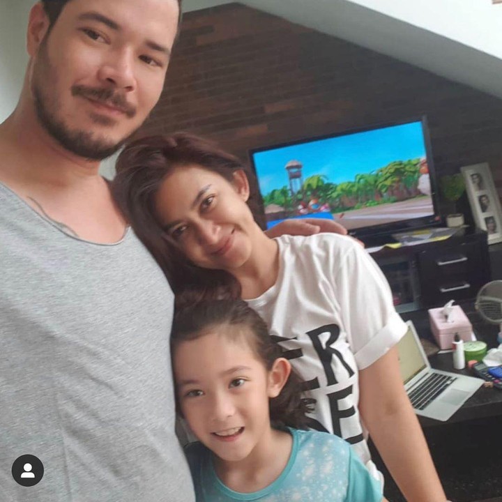 <p>Saat menikah dengan Zack Lee, Nafa Urbach dikaruniai seorang anak perempuan yang diberi nama Mikhaela Lee Jowono, Bunda. (Foto: Instagram @nafaurbach)</p>