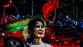 Suu Kyi Ditahan, Militer Myanmar Kepung Balai Kota Yangon