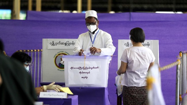 Militer Myanmar mengancam akan "mengambil tindakan" jika keluhan mereka terkait hasil pemilihan umum pada November lalu tak kunjung dipenuhi.